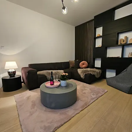 Apartmán Rose Luxury & 24h Self Check-in With Private Parking Banská Bystrica