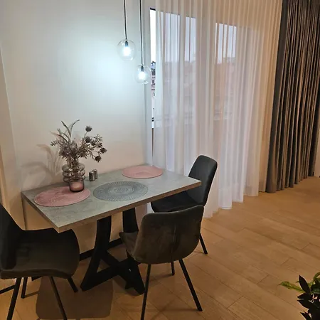 Lägenhet Rose Luxury & 24h Self Check-in With Private Parking *