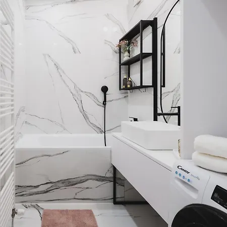 Rose Luxury & 24h Self Check-in With Private Parking Lägenhet *